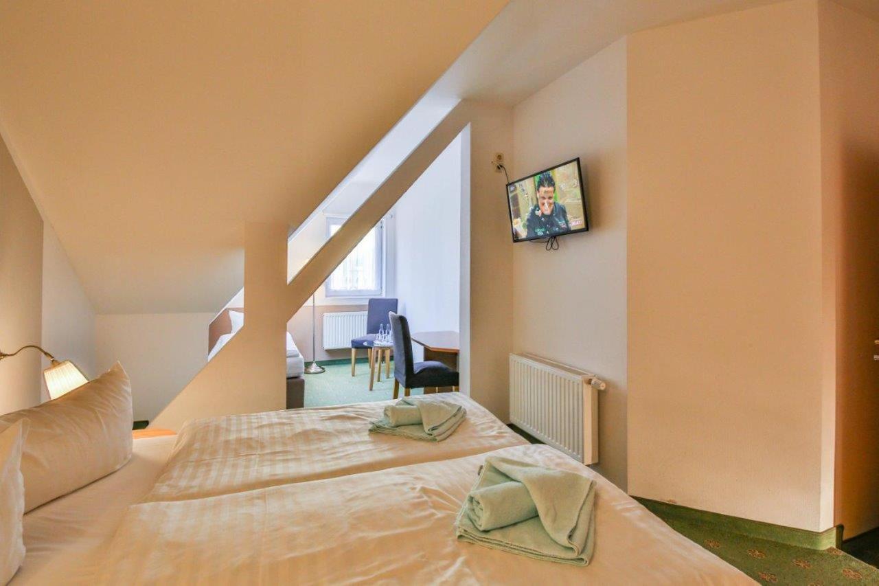 Hotel Und Restaurant "Zur Zwiebel" Peenemunde Exteriör bild