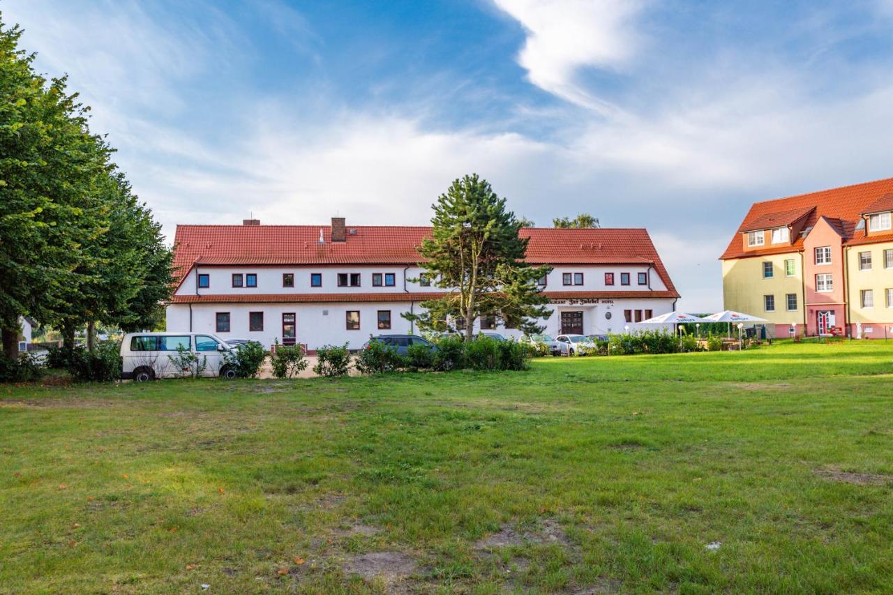 Hotel Und Restaurant "Zur Zwiebel" Peenemunde Exteriör bild
