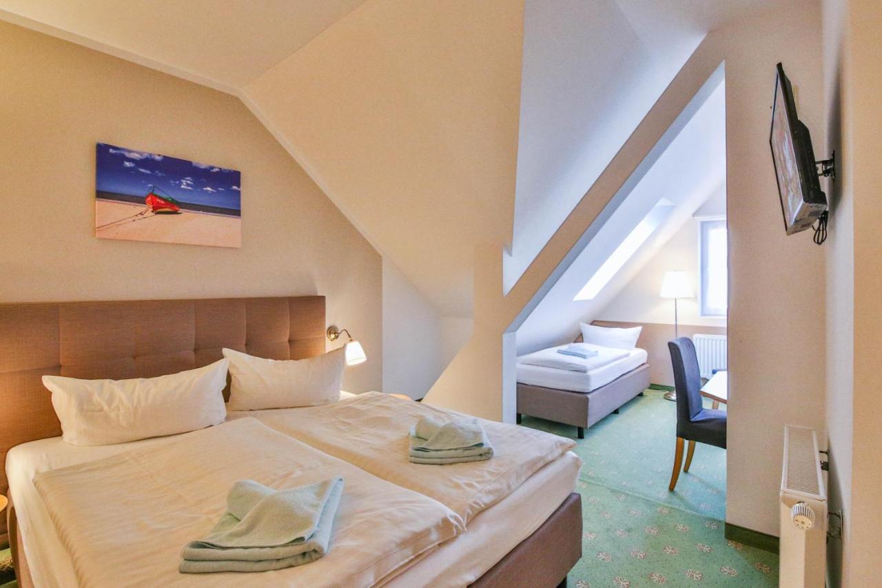Hotel Und Restaurant "Zur Zwiebel" Peenemunde Exteriör bild