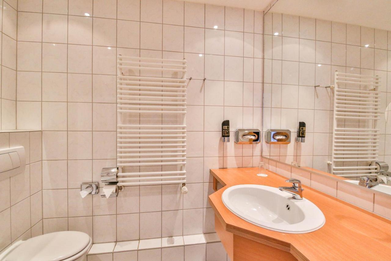 Hotel Und Restaurant "Zur Zwiebel" Peenemunde Exteriör bild