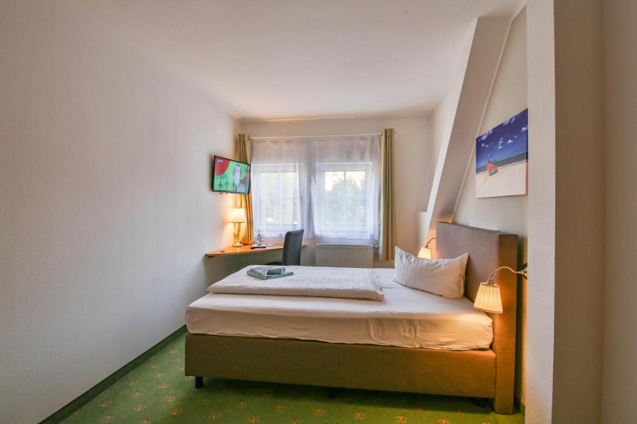 Hotel Und Restaurant "Zur Zwiebel" Peenemunde Exteriör bild