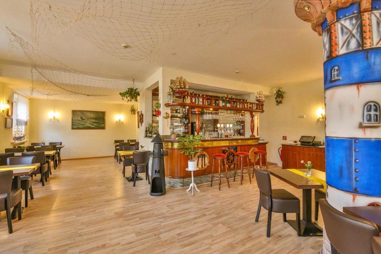 Hotel Und Restaurant "Zur Zwiebel" Peenemunde Exteriör bild