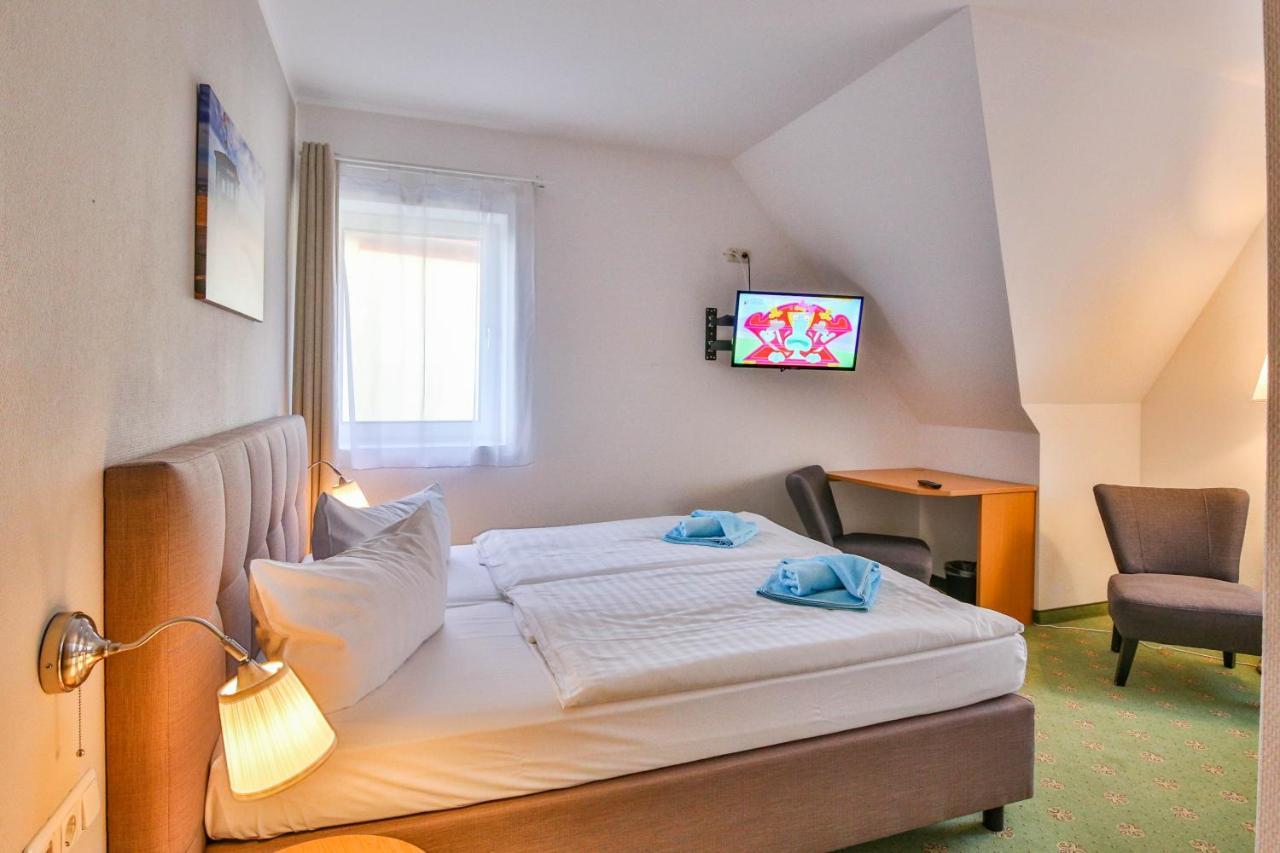 Hotel Und Restaurant "Zur Zwiebel" Peenemunde Exteriör bild