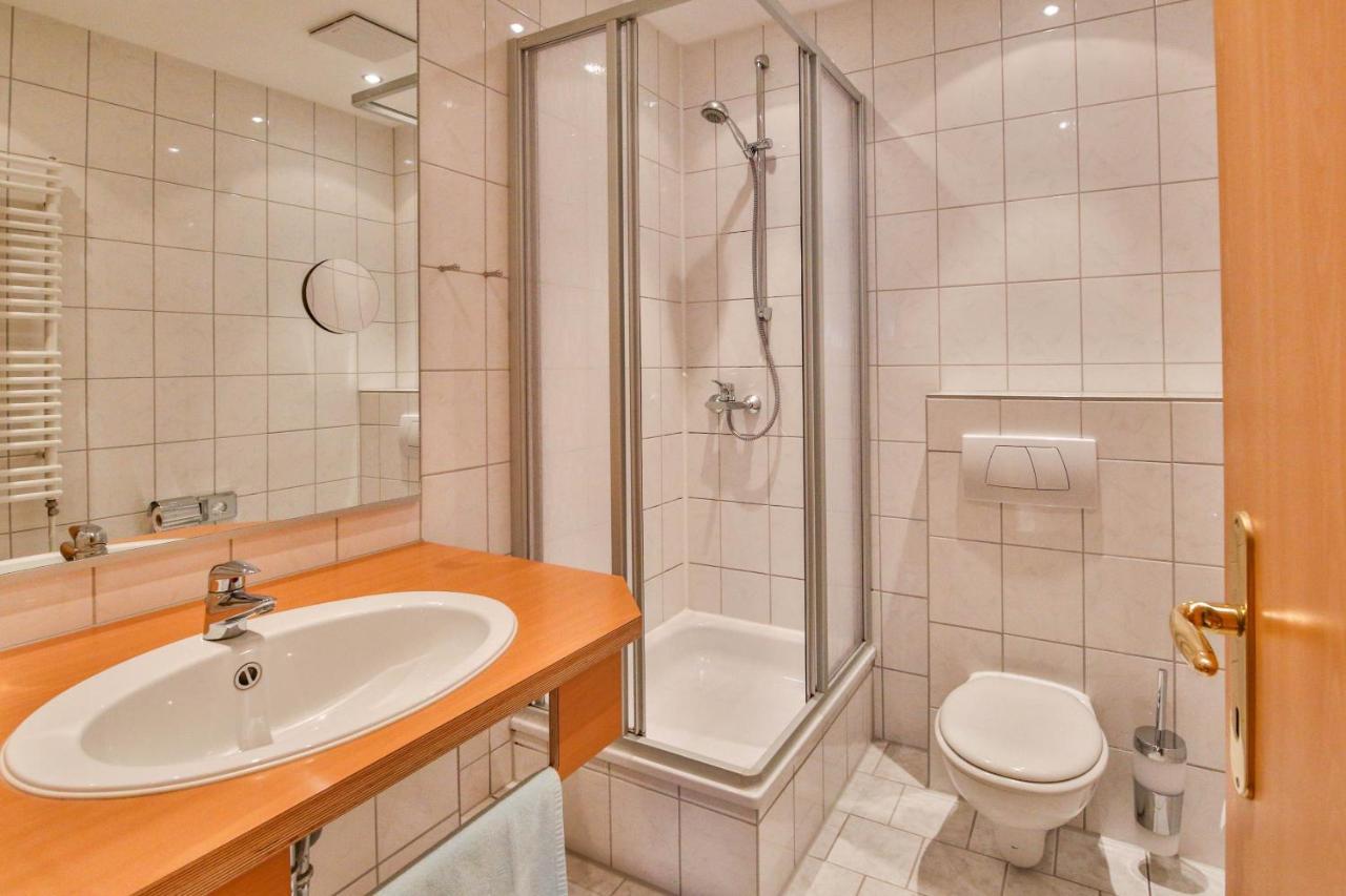 Hotel Und Restaurant "Zur Zwiebel" Peenemunde Exteriör bild