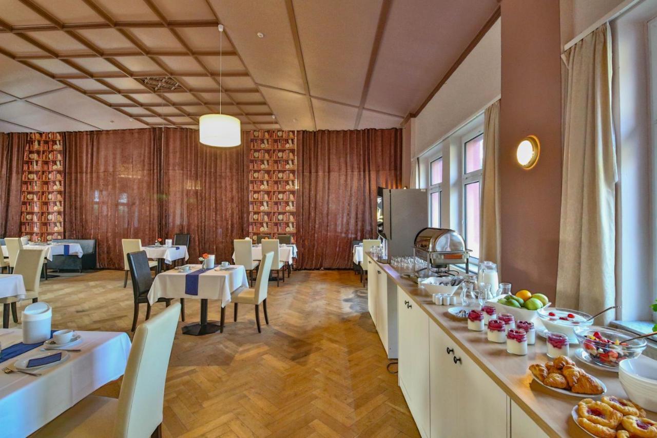 Hotel Und Restaurant "Zur Zwiebel" Peenemunde Exteriör bild