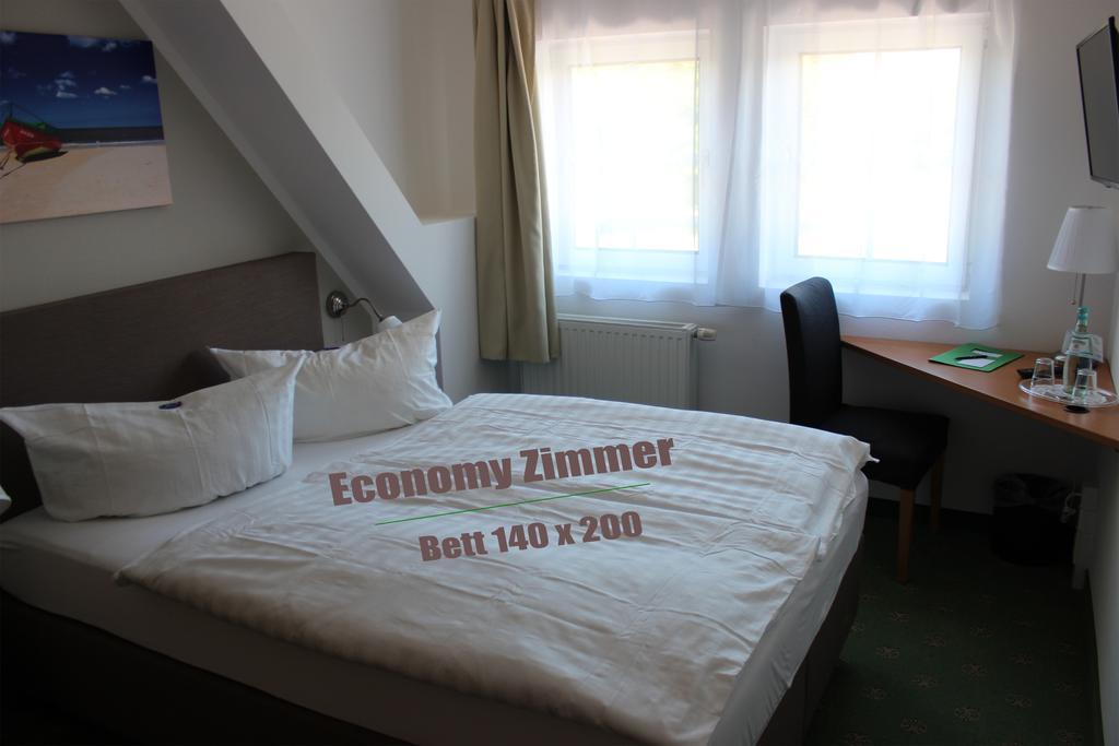 Hotel Und Restaurant "Zur Zwiebel" Peenemunde Exteriör bild
