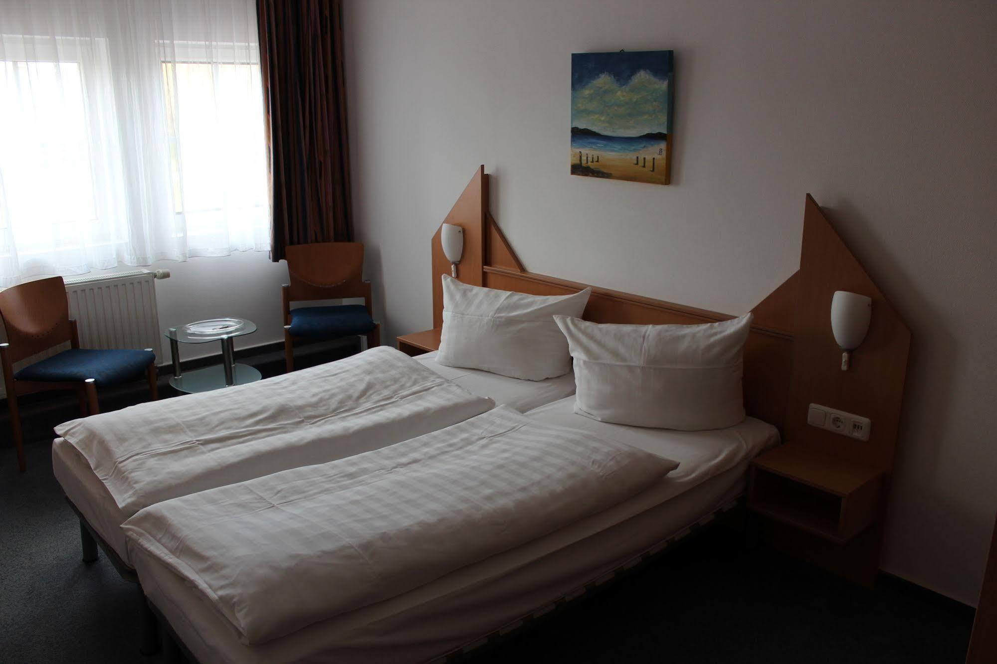 Hotel Und Restaurant "Zur Zwiebel" Peenemunde Exteriör bild