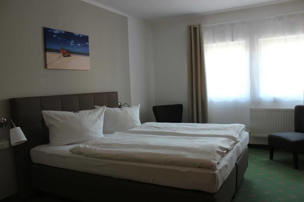Hotel Und Restaurant "Zur Zwiebel" Peenemunde Exteriör bild